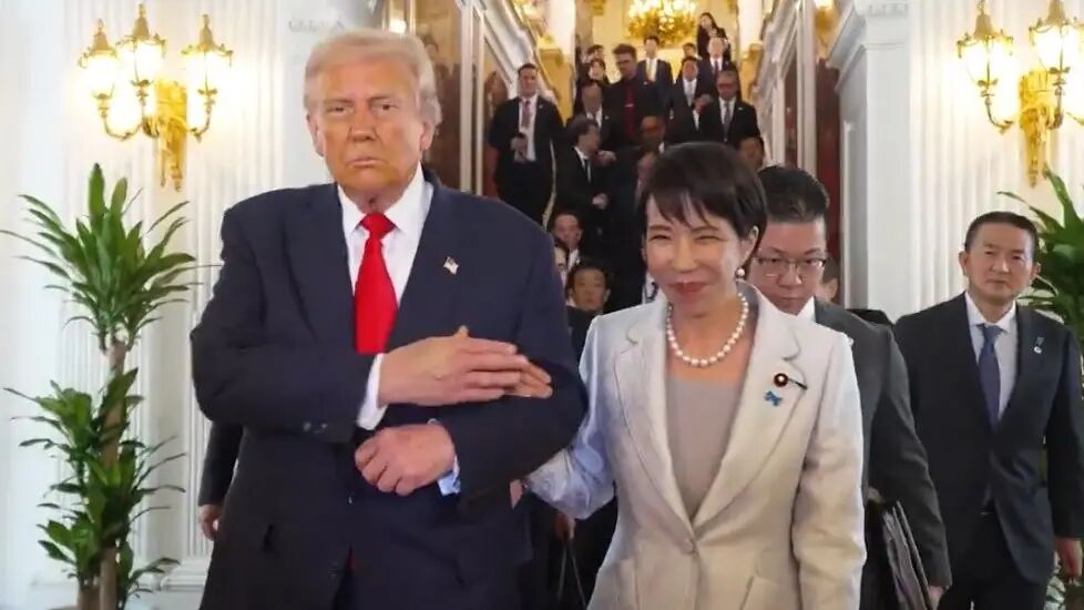 特朗普高市早苗“恩爱骚” 十张图见日本回归谄媚外交